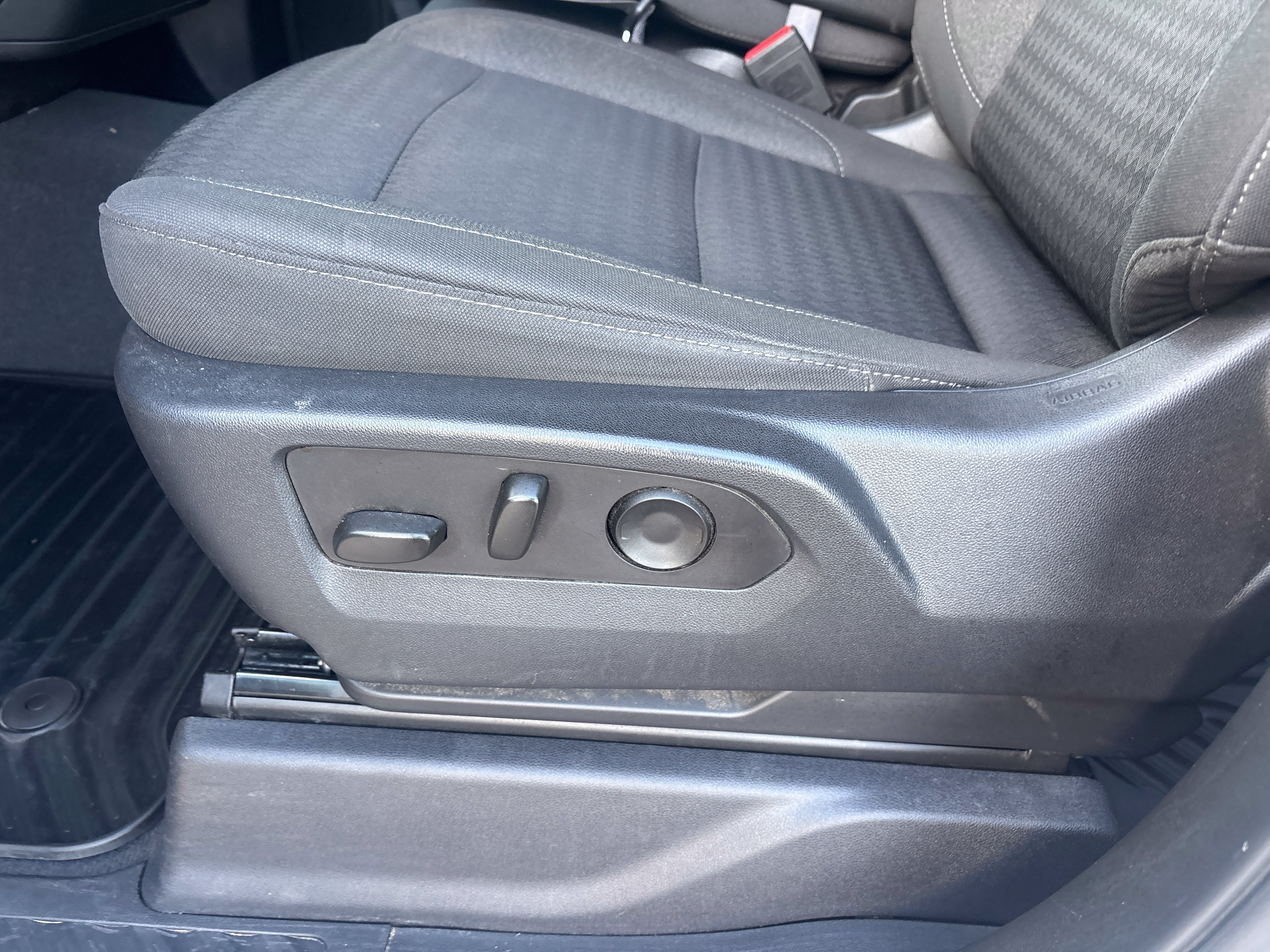 Used 2022 Chevrolet Silverado 1500 Custom AWD/4WD image 11