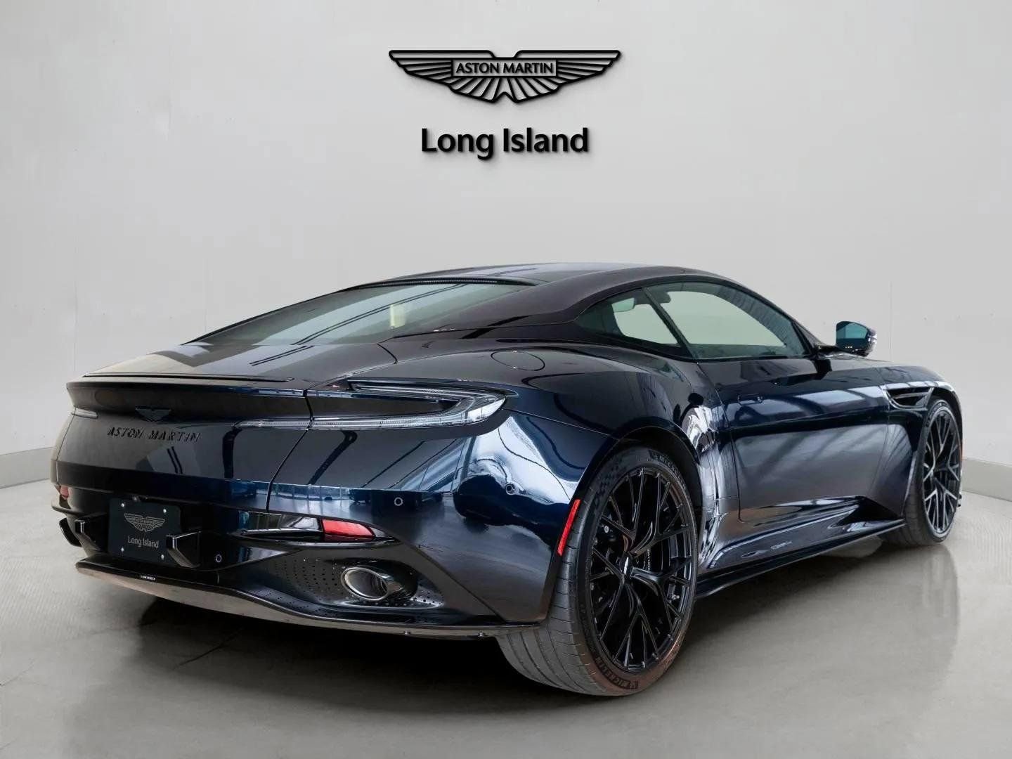 Used 2025 Aston Martin DB12 Coupe RWD image 12