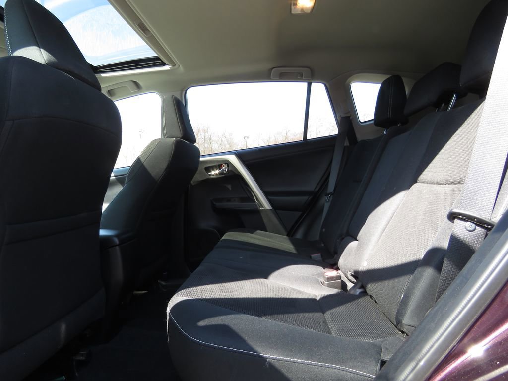 Used 2016 Toyota RAV4 XLE w/ Convenience Package FWD image 20