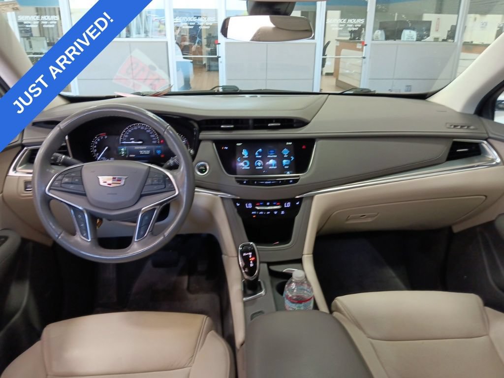 Used 2018 Cadillac XT5 Luxury w/ Driver Awareness Package FWD image 5