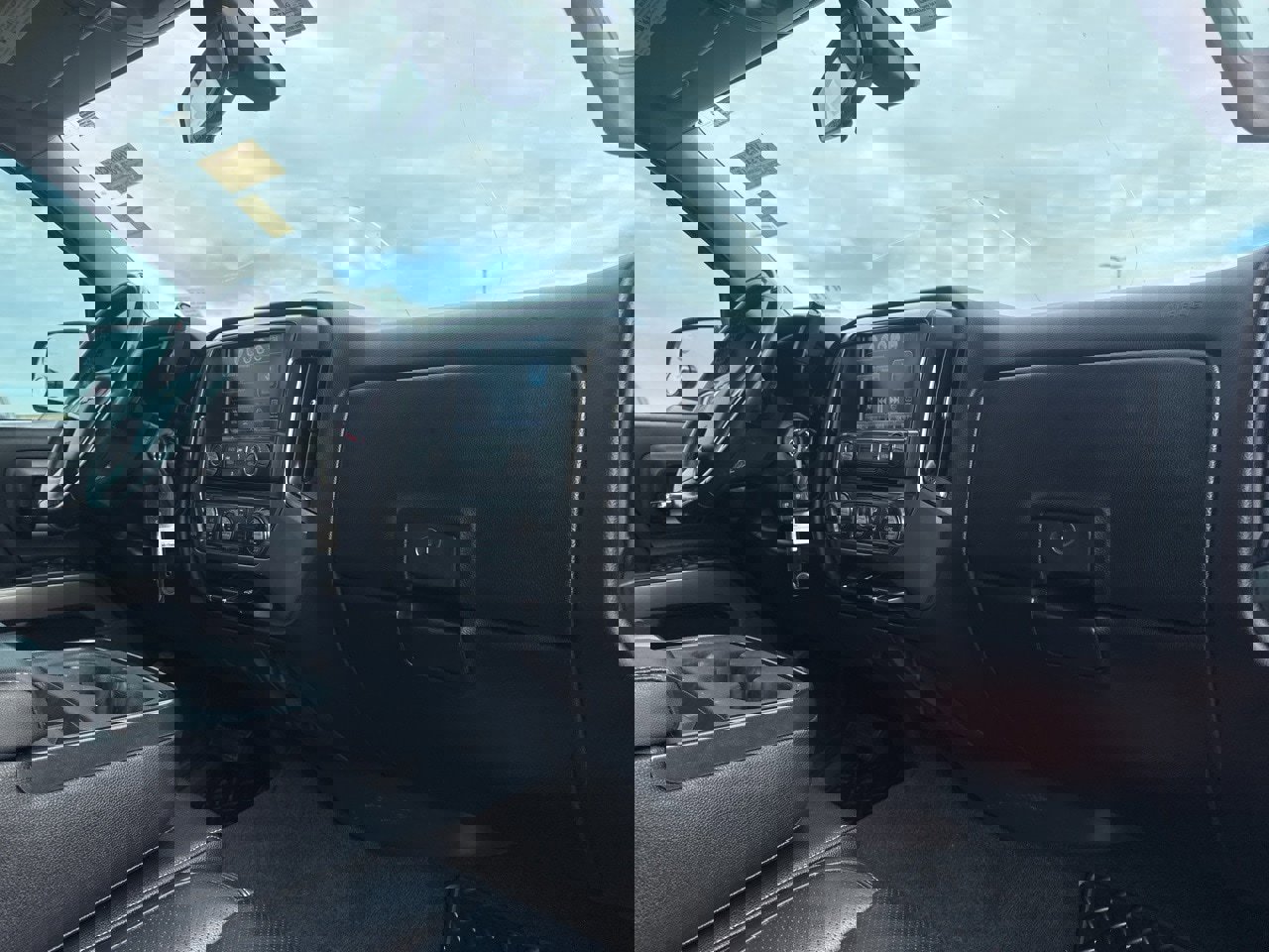 Used 2018 Chevrolet Silverado 1500 LT w/ LT Eassist Package image 10