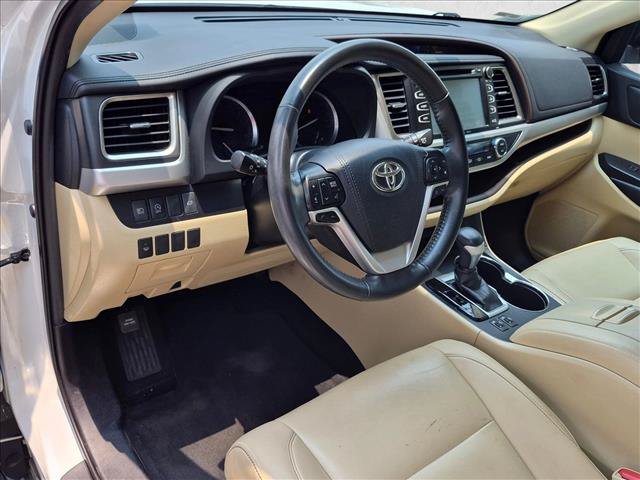 Used 2019 Toyota Highlander XLE AWD/4WD video 3