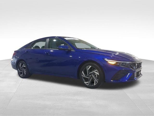 Used 2024 Hyundai Elantra Limited FWD image 2