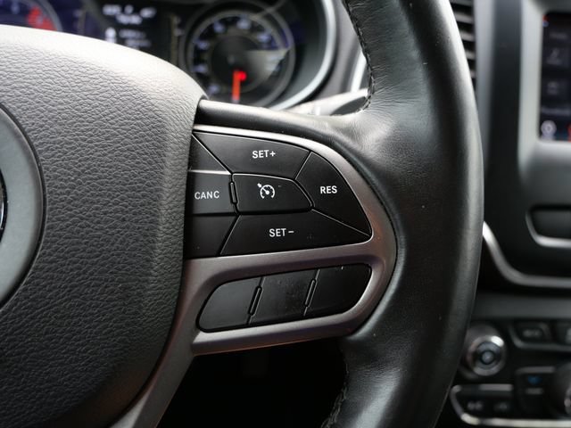 Used 2019 Jeep Cherokee Latitude Plus w/ Cold Weather Group FWD image 18