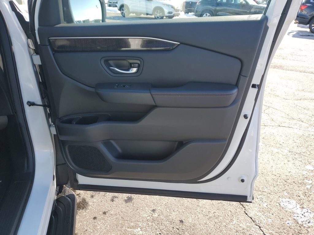 Used 2025 Honda Pilot Black Edition image 33