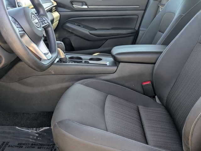 Used 2025 Nissan Altima 2.5 SV FWD image 12
