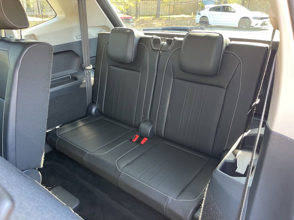 Used 2024 Volkswagen Tiguan SE FWD image 21