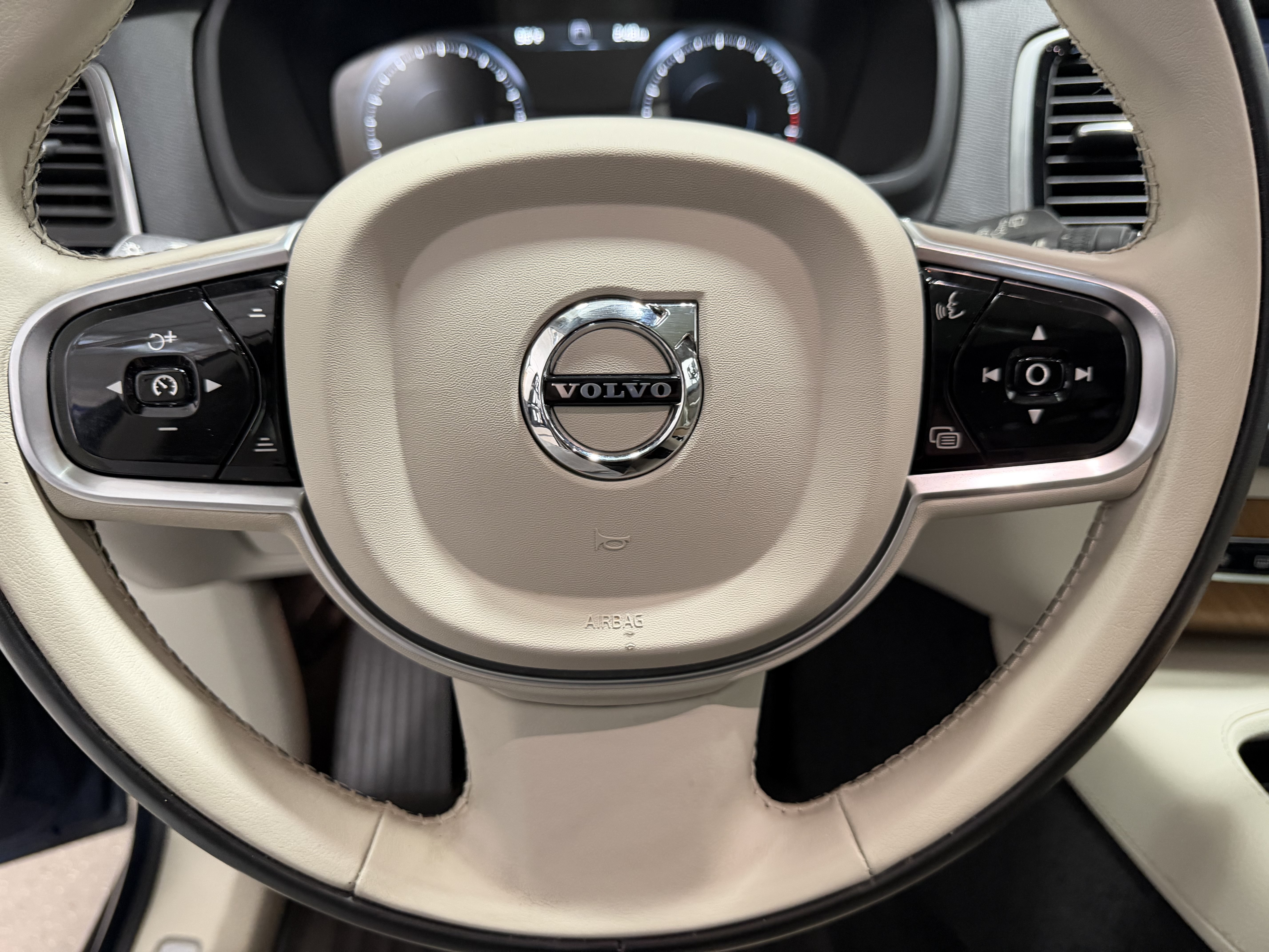 Used 2021 Volvo XC90 T6 Momentum w/ Advanced Package AWD/4WD image 10