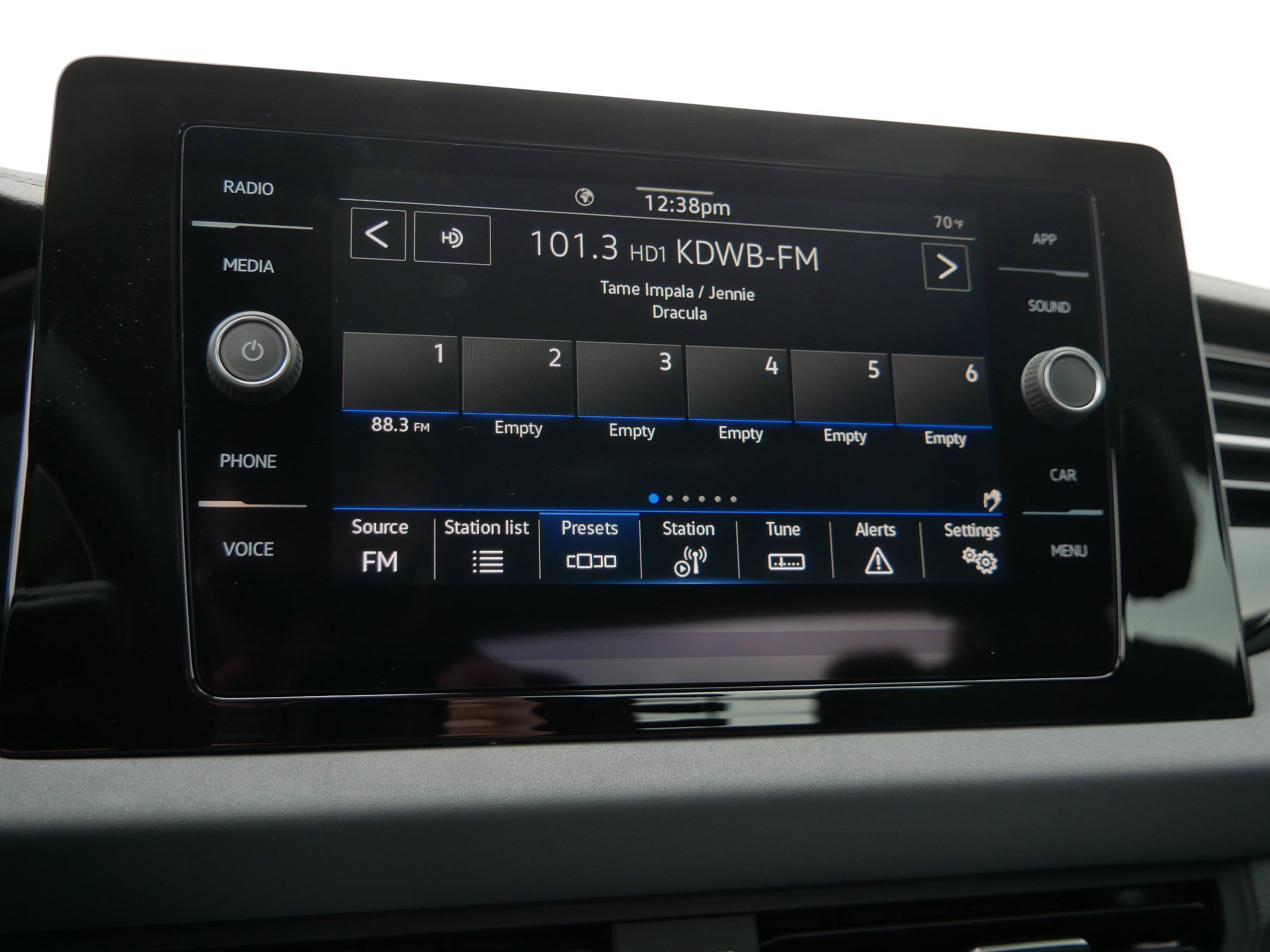 New 2027 Volkswagen Jetta SE FWD image 8