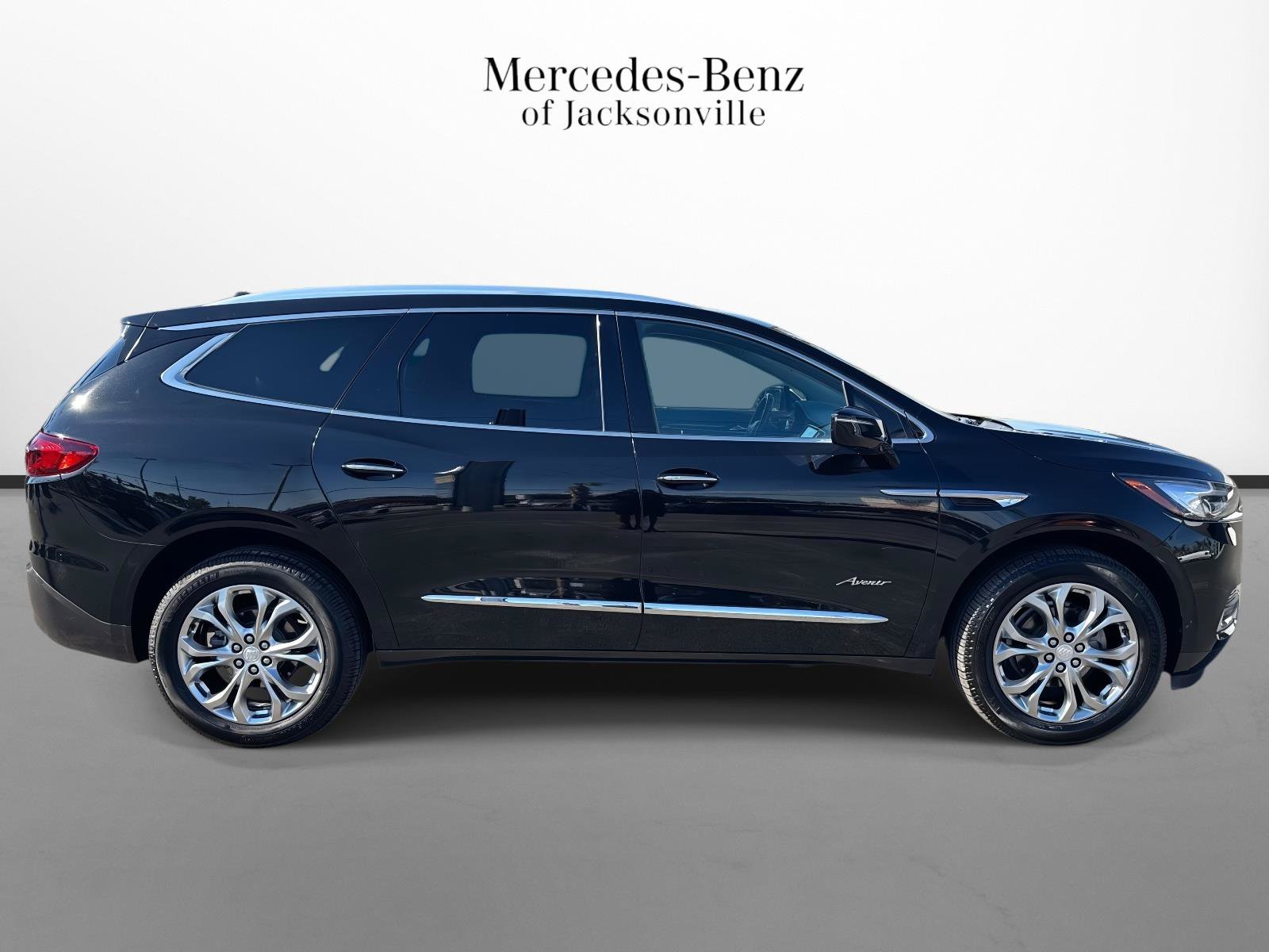 Used 2019 Buick Enclave Avenir w/ Avenir Technology Package FWD image 2