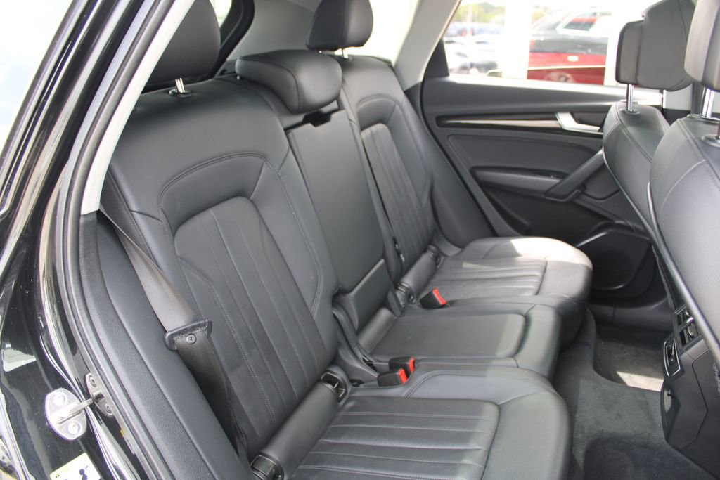 Used 2020 Audi Q5 2.0T Premium w/ Convenience Package AWD/4WD image 25