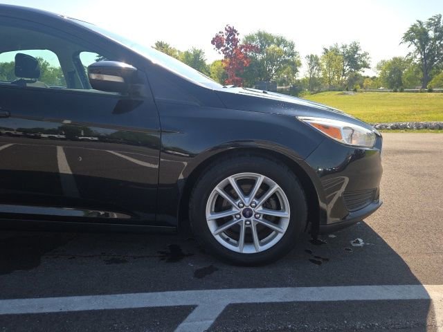 Used 2017 Ford Focus SE FWD image 3