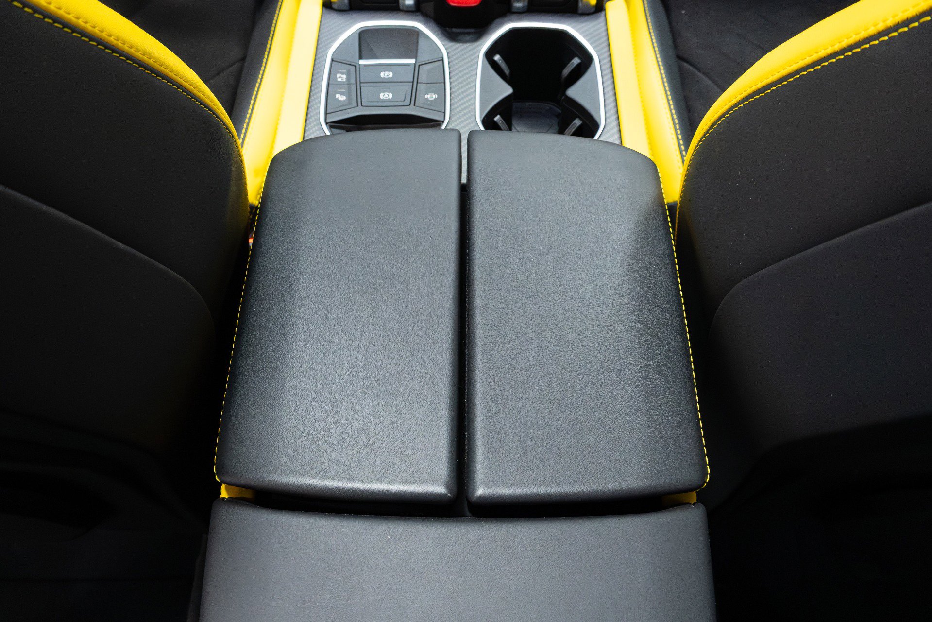 Used 2022 Lamborghini Urus image 36