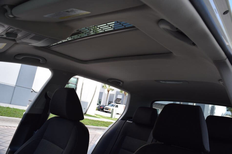 Used 2013 Volkswagen Golf TDI image 78