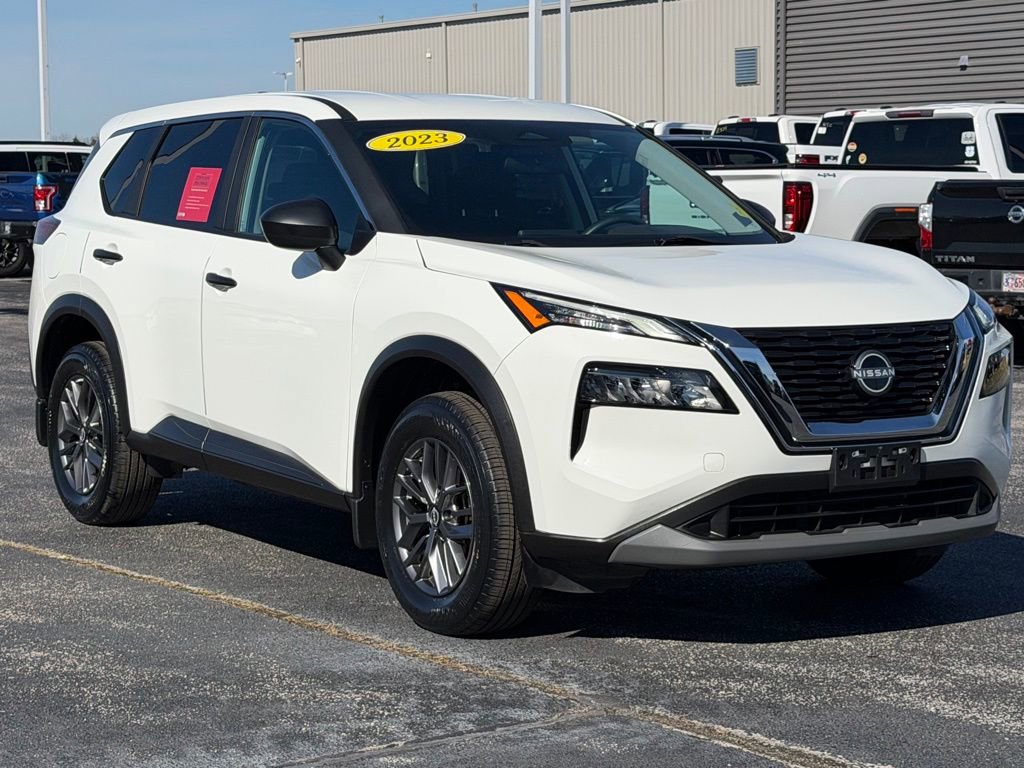 Used 2023 Nissan Rogue S image 2