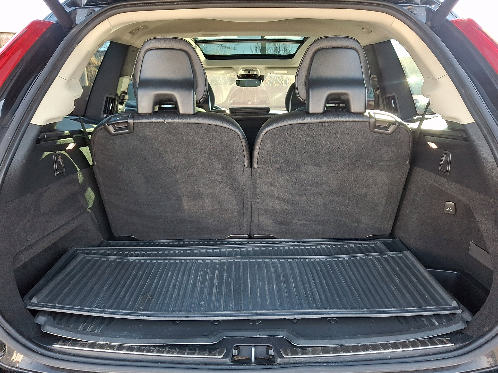 Used 2020 Volvo XC90 T6 Momentum w/ Protection Package Premier image 29