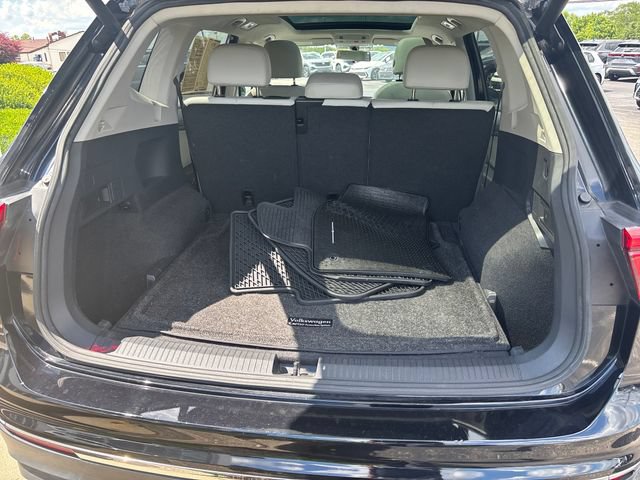 Used 2018 Volkswagen Tiguan SEL AWD/4WD image 23
