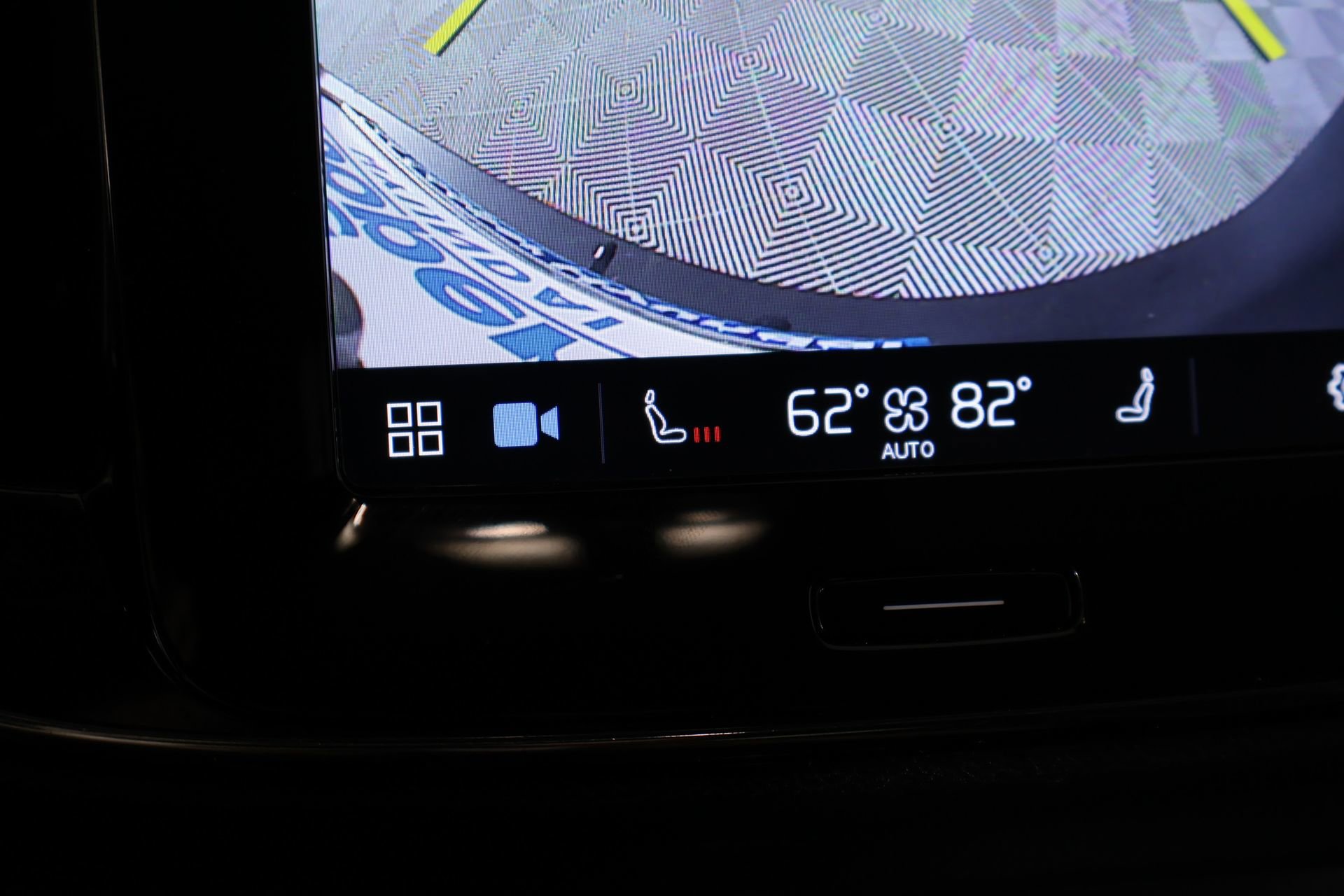 Used 2023 Volvo XC40 B5 Core image 7