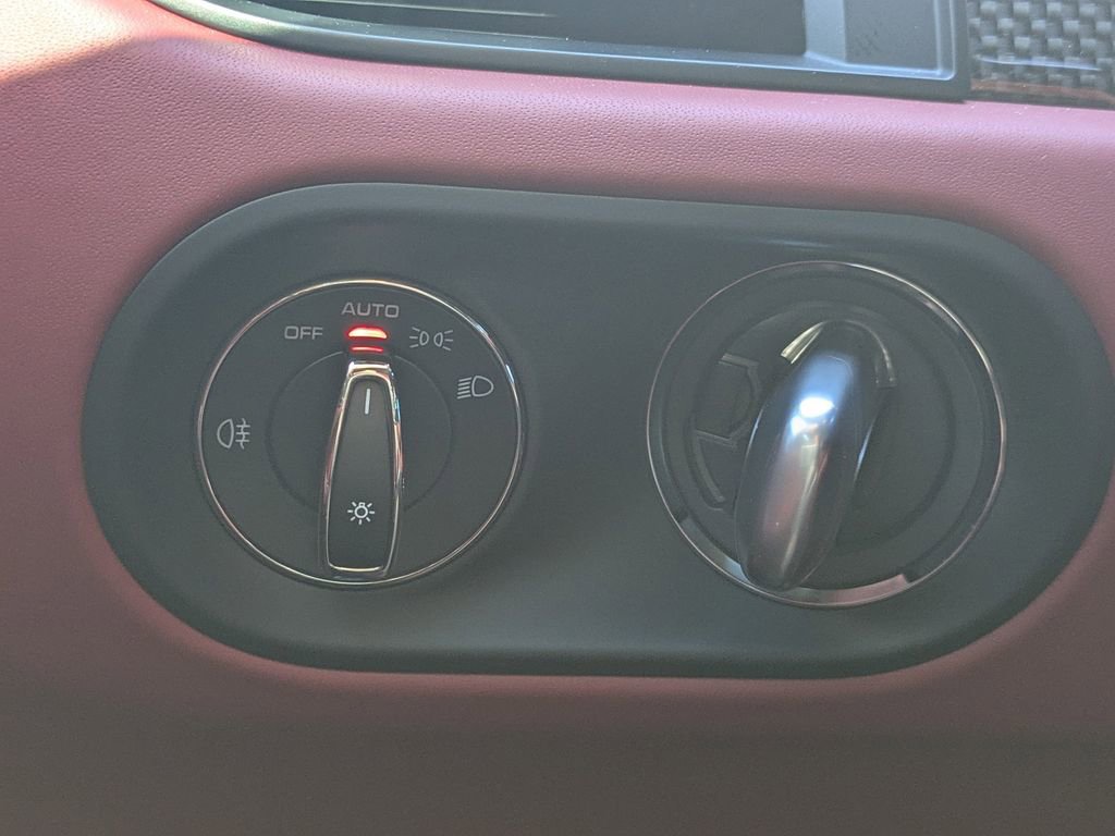 Used 2025 Porsche Macan GTS AWD/4WD image 24