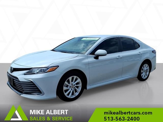 Used 2023 Toyota Camry LE FWD image 3