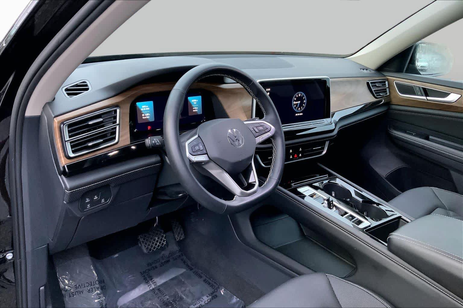 Used 2025 Volkswagen Atlas SE FWD image 15