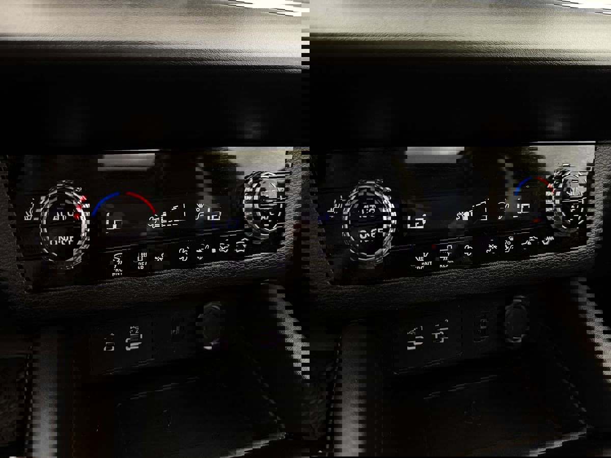 Used 2024 Mitsubishi Outlander SE Black Edition image 30