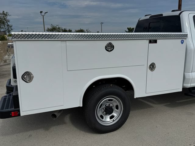 New 2026 Ford F350 XL w/ XL Chrome Package AWD/4WD image 4