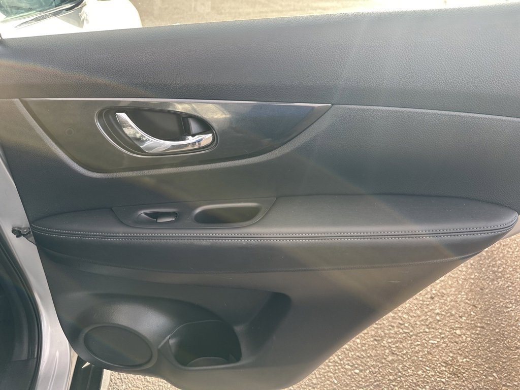 Used 2017 Nissan Rogue S image 24