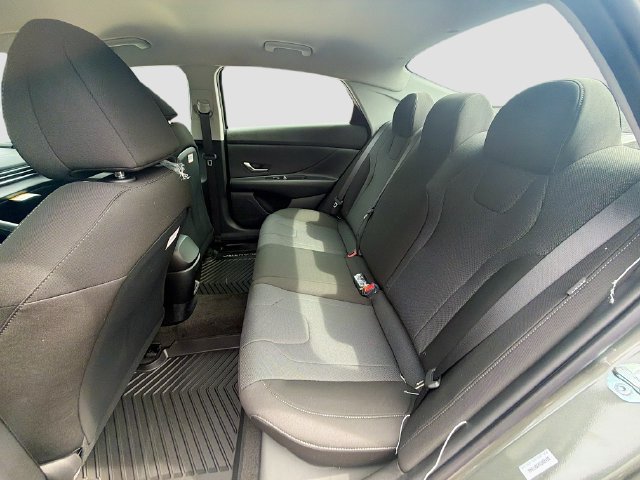 New 2026 Hyundai Elantra SE FWD image 23