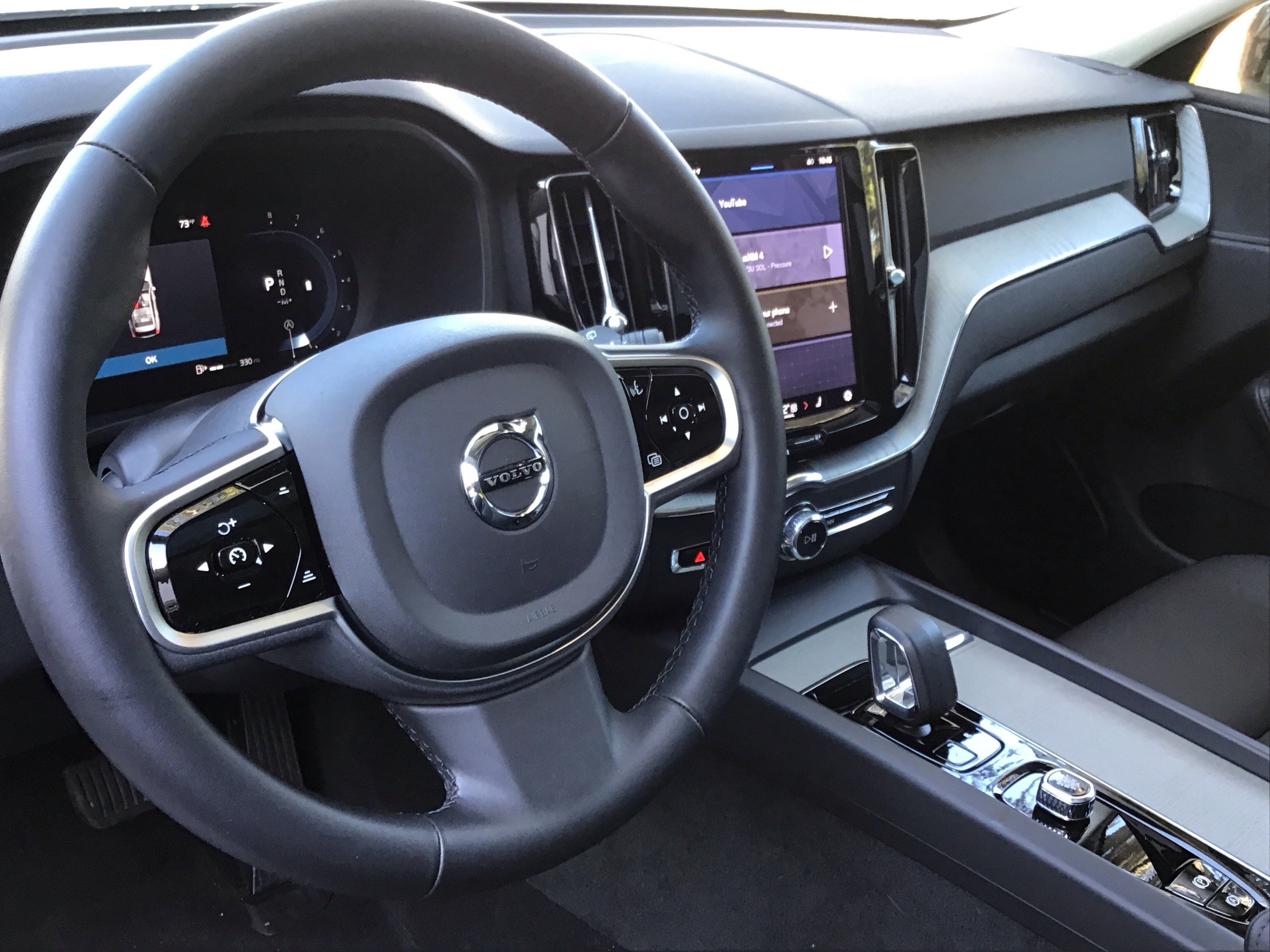 Certified 2025 Volvo XC60 B5 Plus image 17