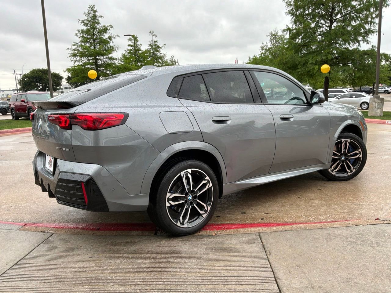 Used 2025 BMW X2 xDrive28i w/ M Sport Package AWD/4WD image 6