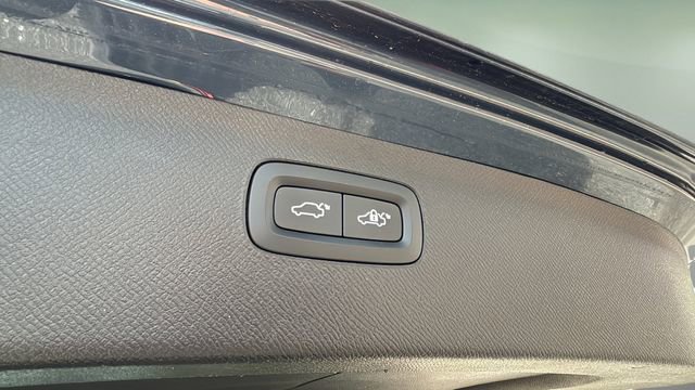 Used 2023 Volvo XC90 B6 Core w/ Climate Package image 38