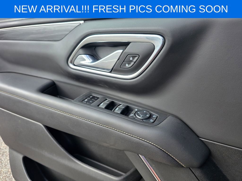 Used 2024 GMC Yukon XL SLT w/ SLT Luxury Package image 12