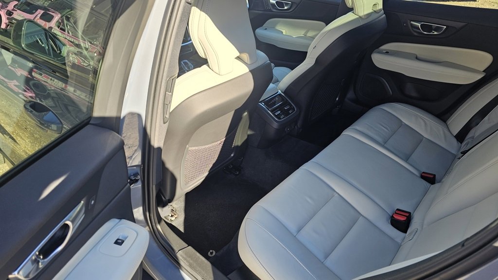Certified 2024 Volvo V60 B5 Cross Country Ultimate image 14