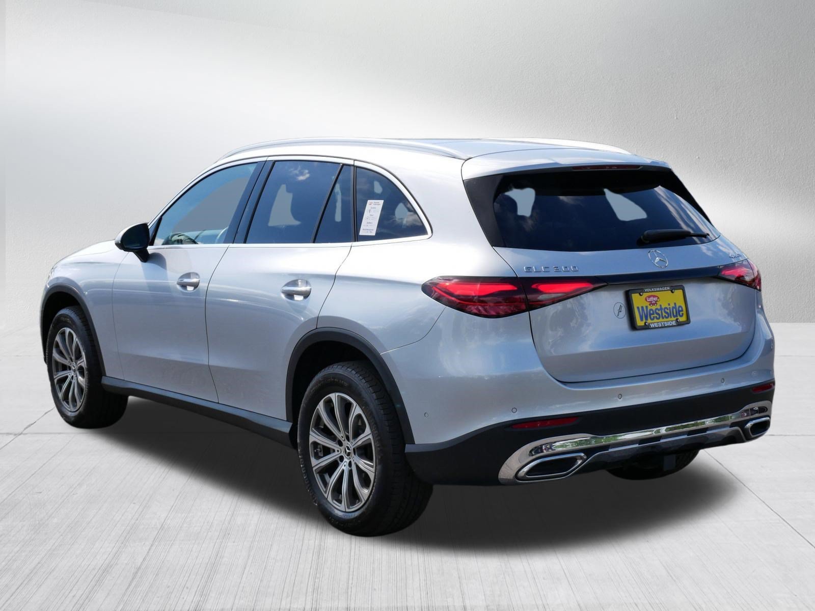 Used 2023 Mercedes-Benz GLC 300 4MATIC image 5