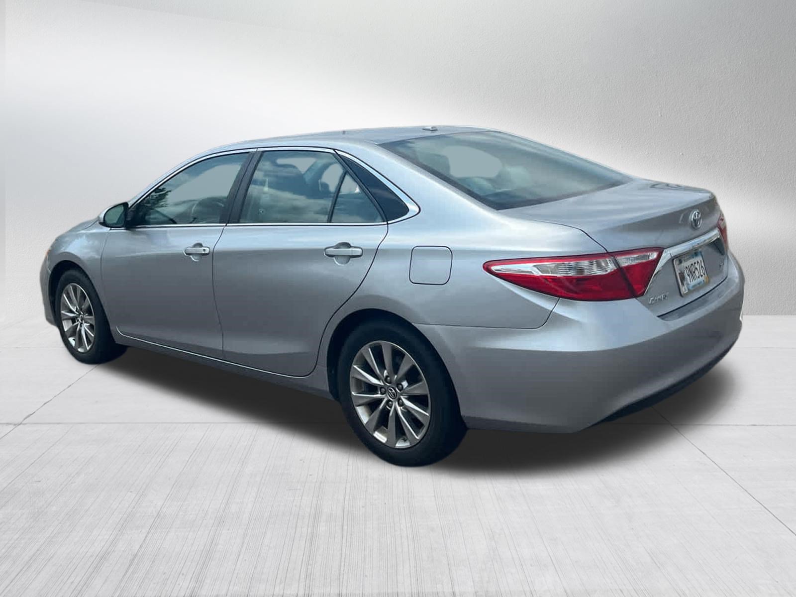 Used 2015 Toyota Camry XLE FWD image 4