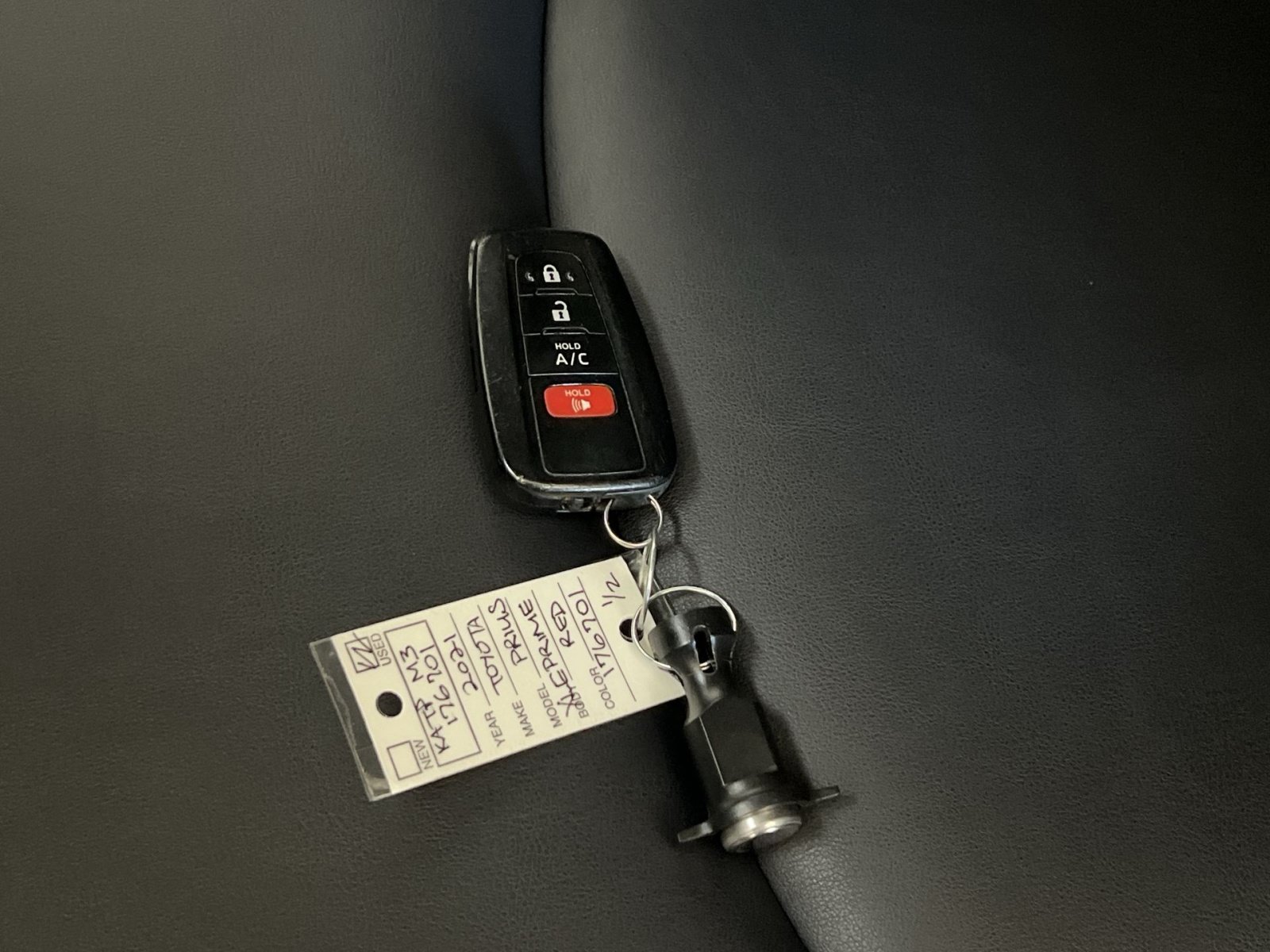 Used 2021 Toyota Prius Prime XLE w/ Carpet Mat Package (TMS) FWD image 38