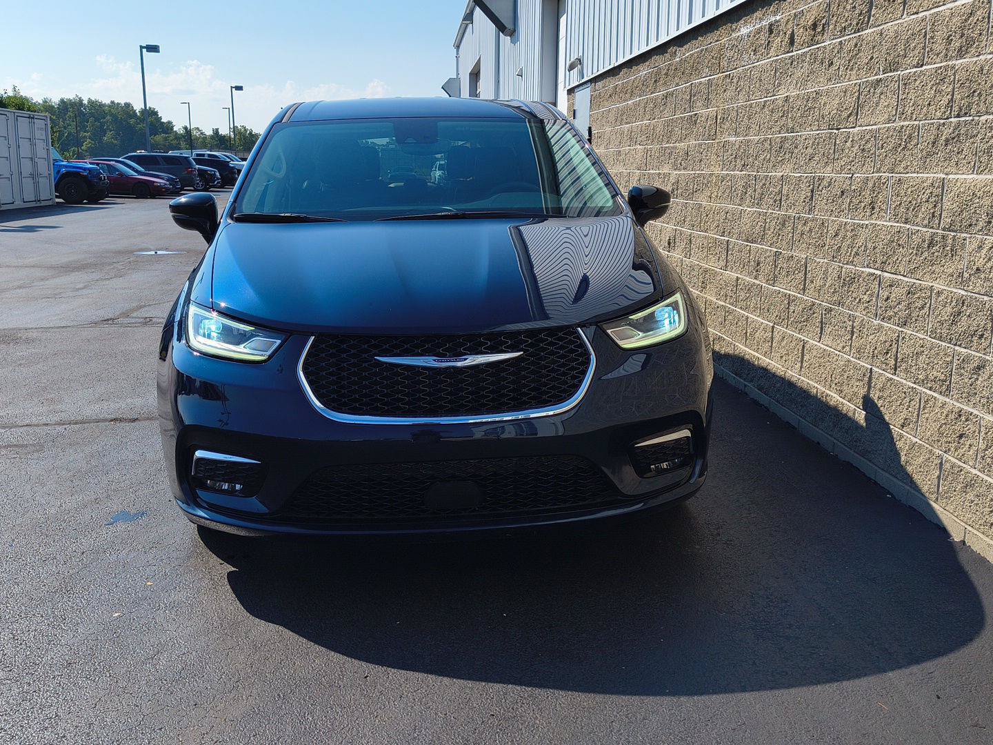 Used 2024 Chrysler Pacifica Touring-L FWD image 37