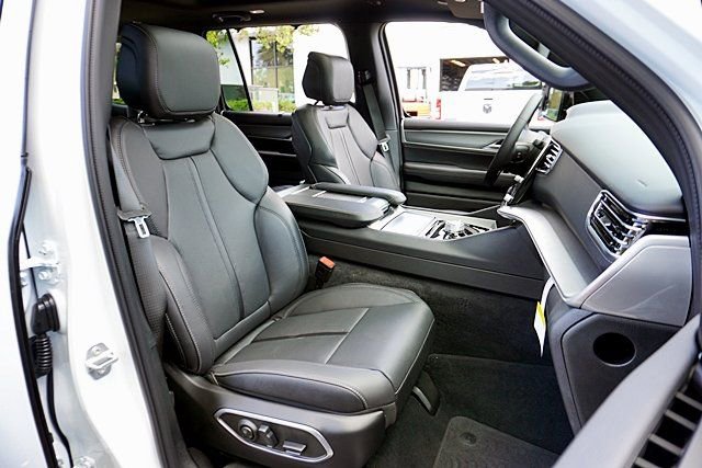 New 2026 Jeep Grand Wagoneer Limited AWD/4WD image 15