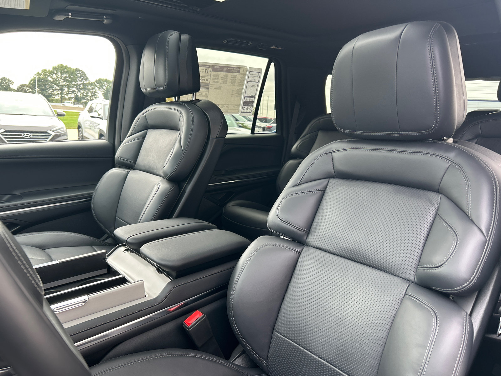 New 2027 Lincoln Navigator Reserve w/ Jet Appearance Package AWD/4WD image 28