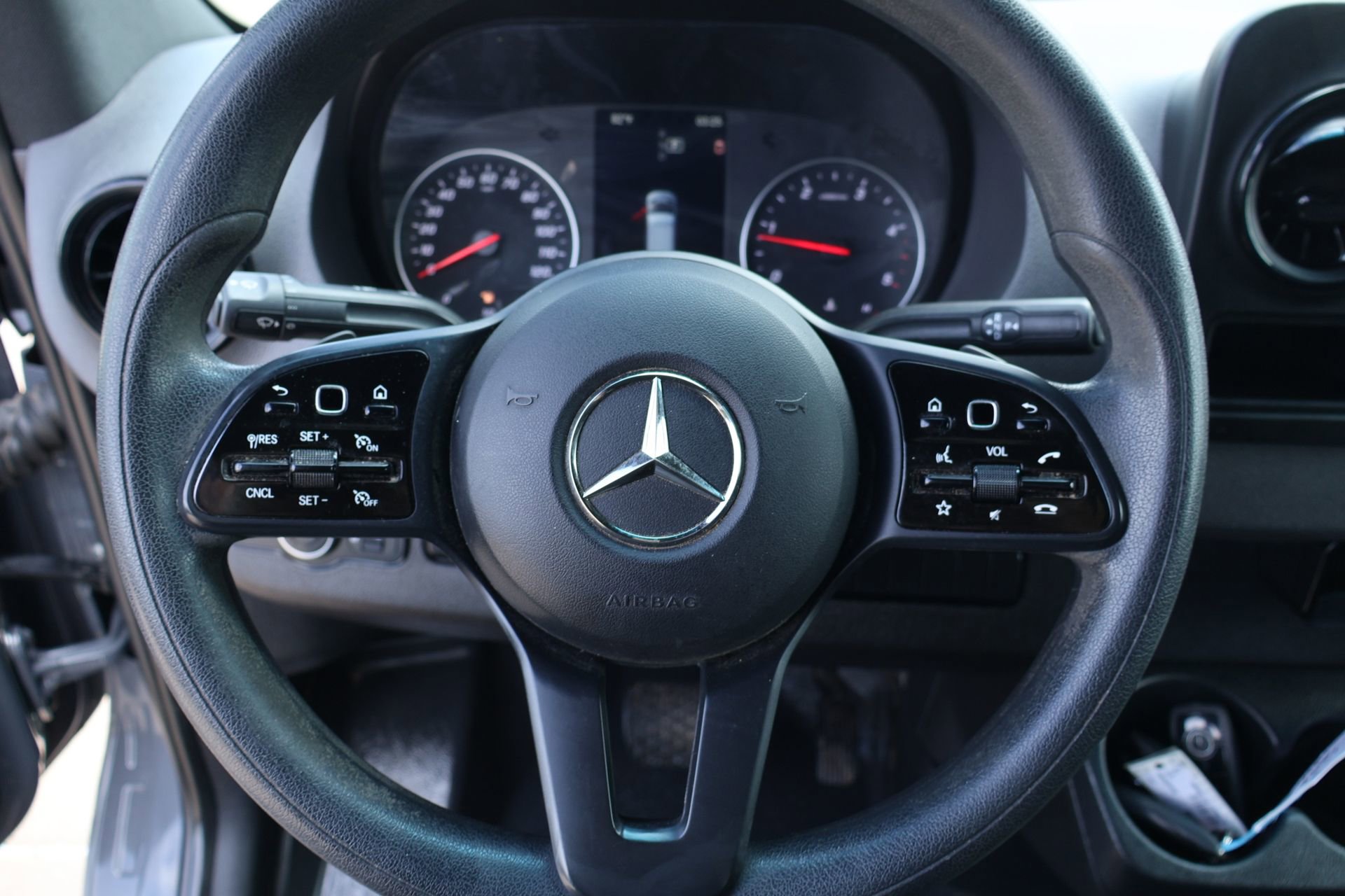 Used 2024 Mercedes-Benz Sprinter 2500 image 3