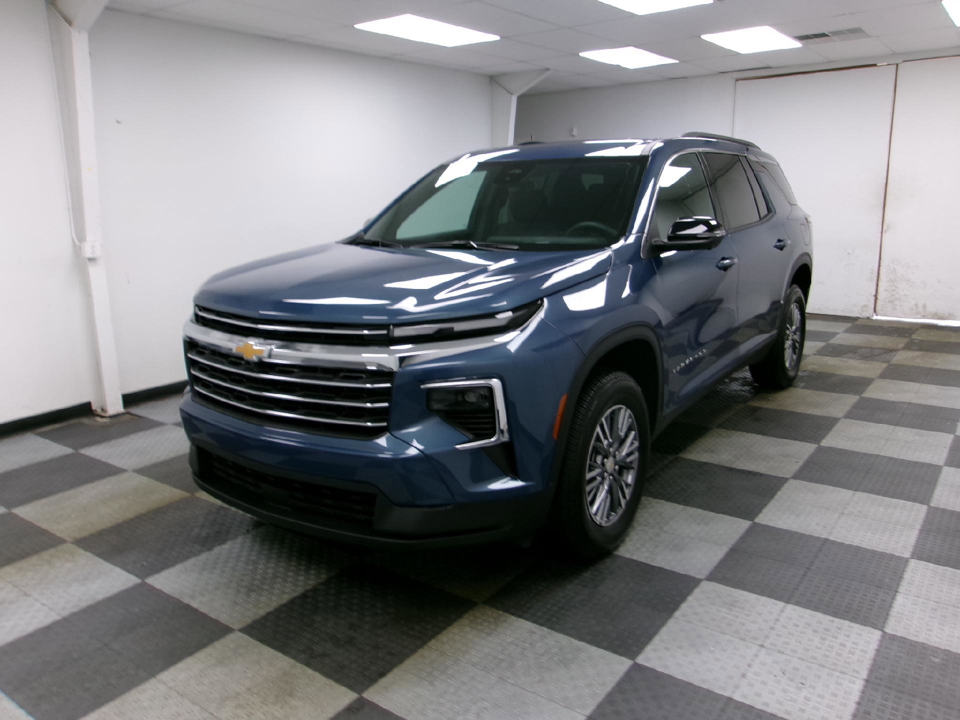 Certified 2025 Chevrolet Traverse LT w/ Driver Confidence Package