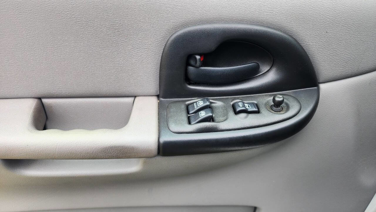 Used 2004 Chevrolet Venture LT FWD image 38