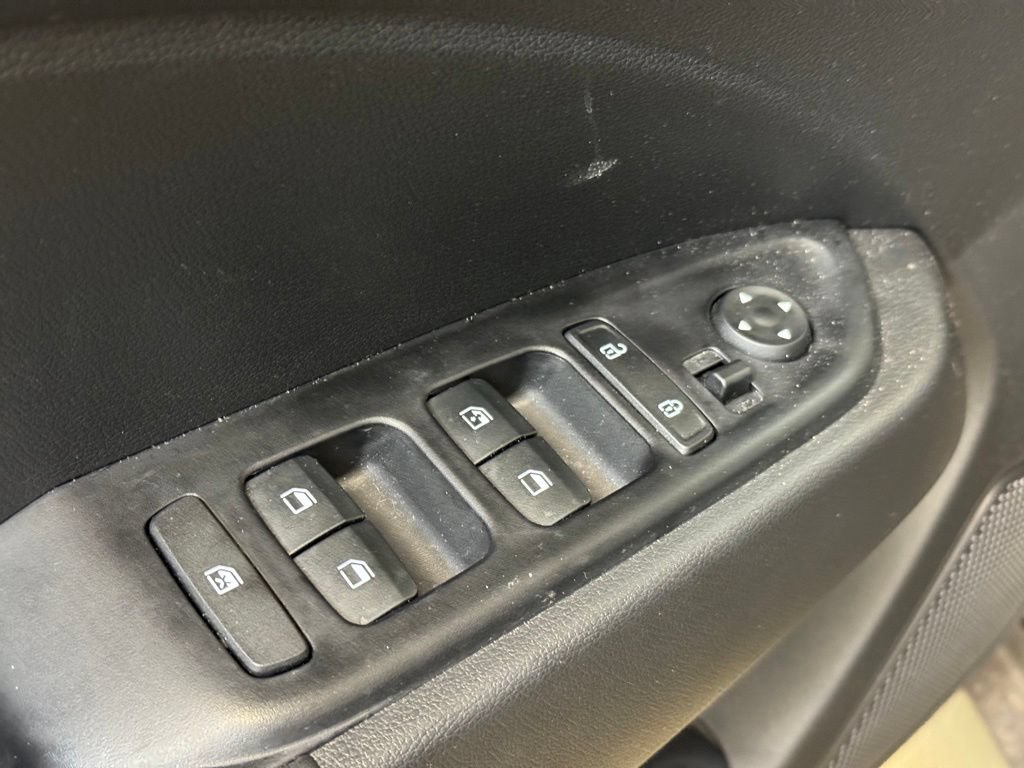 Used 2025 Hyundai Venue Limited FWD image 9