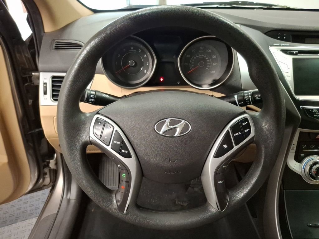 Used 2011 Hyundai Elantra GLS w/ Navigation Pkg 4 image 17