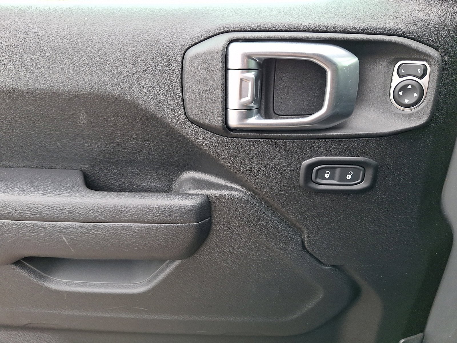 Used 2023 Jeep Wrangler Unlimited AWD/4WD image 11