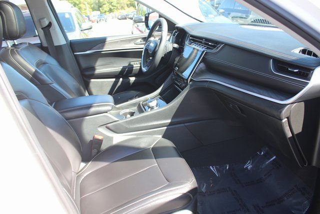 Used 2024 Jeep Grand Cherokee Limited AWD/4WD image 31