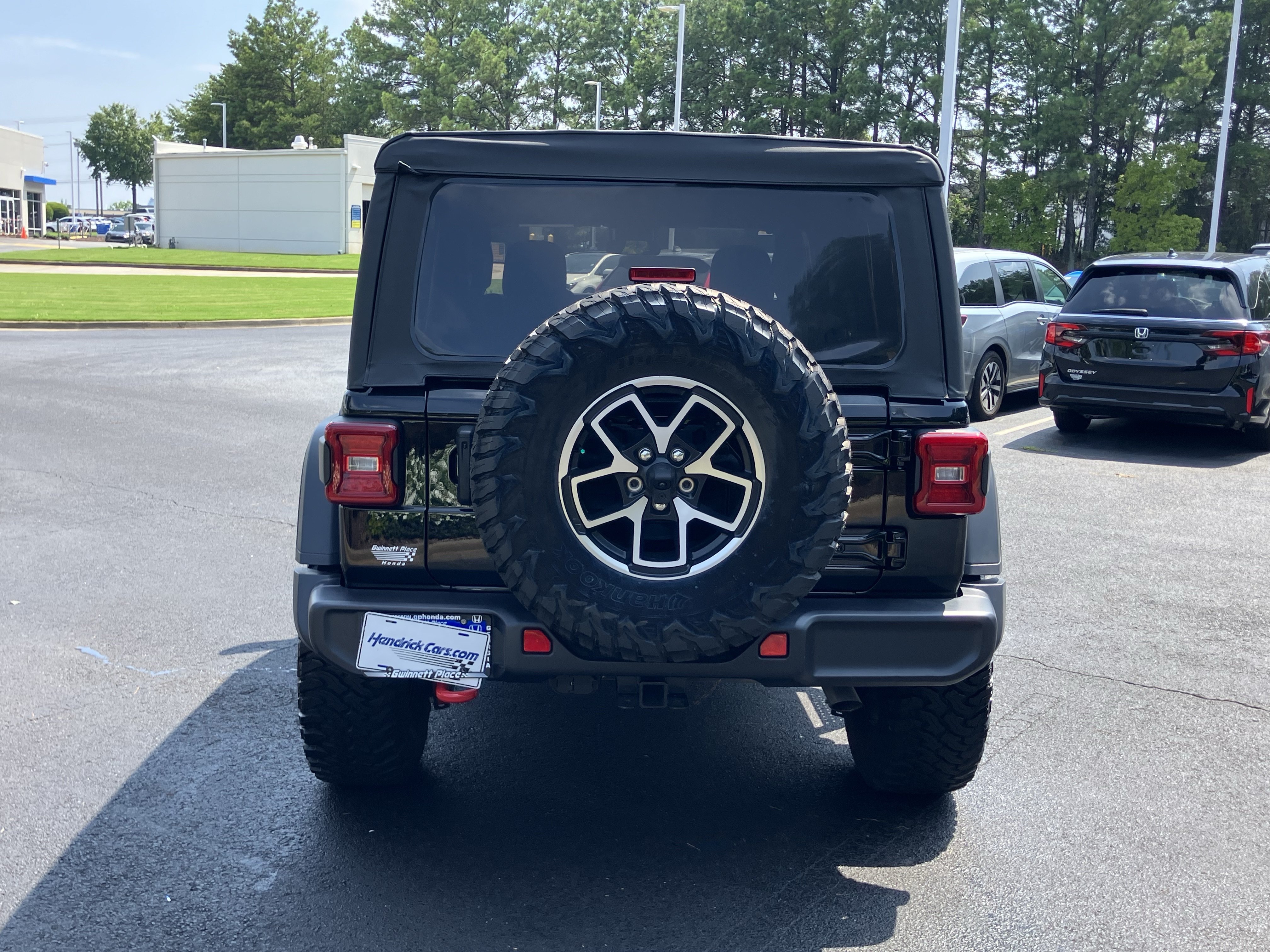 Used 2025 Jeep Wrangler Unlimited Rubicon AWD/4WD image 9