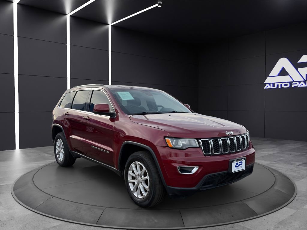 Used 2021 Jeep Grand Cherokee Laredo image 3