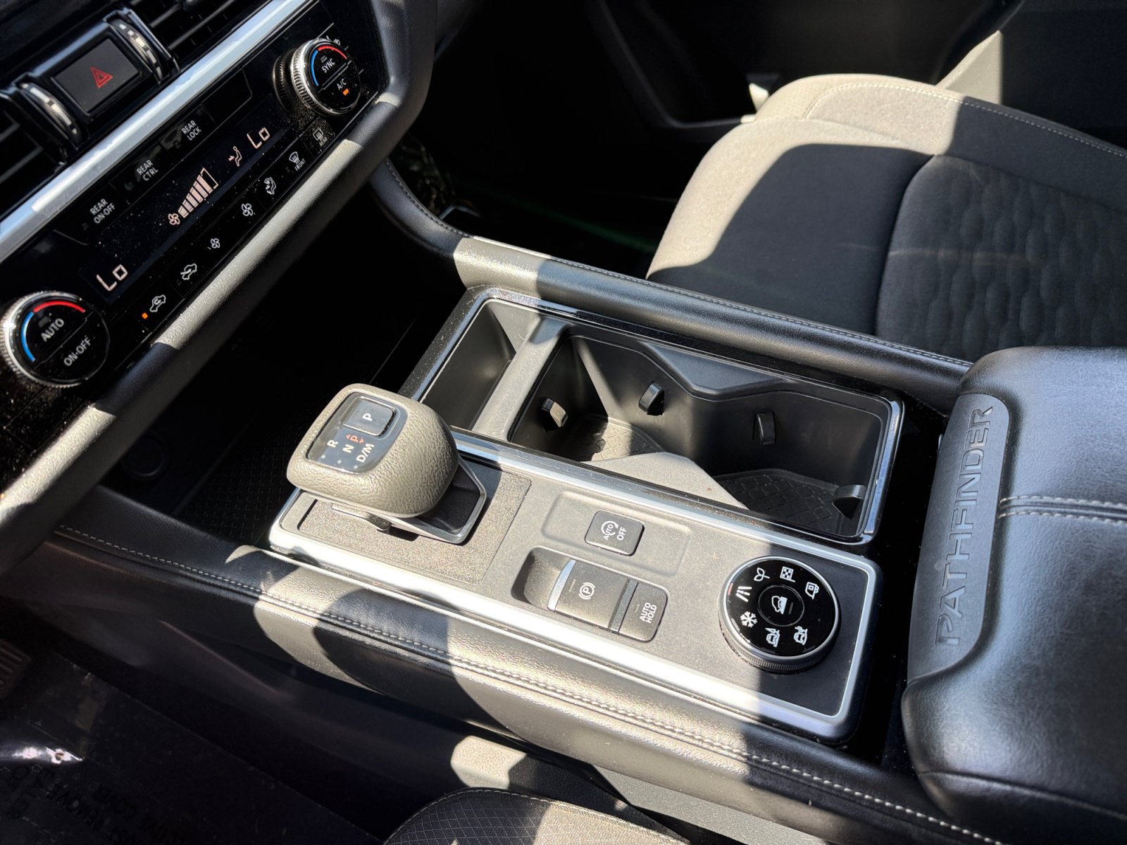 Used 2025 Nissan Pathfinder SV AWD/4WD image 13
